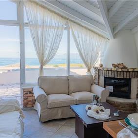 3 bedroom seaside villa with pool, Acharavi, sleeps 6